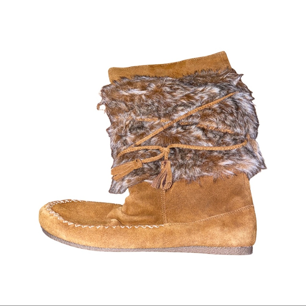 New without box Minnetonka Moccasin boots